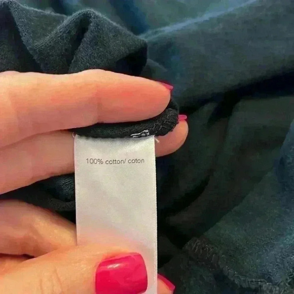 Maurices Cap Sleeve Rhinestone & Stud Cross Top Size Medium - Picture 9 of 10